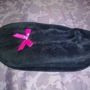 Cute black slippers with a pink bow on them